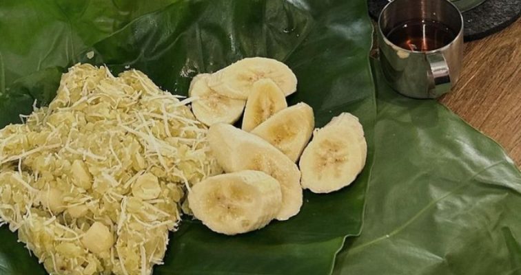 Xôi cốm ăn kèm chuối tiêu