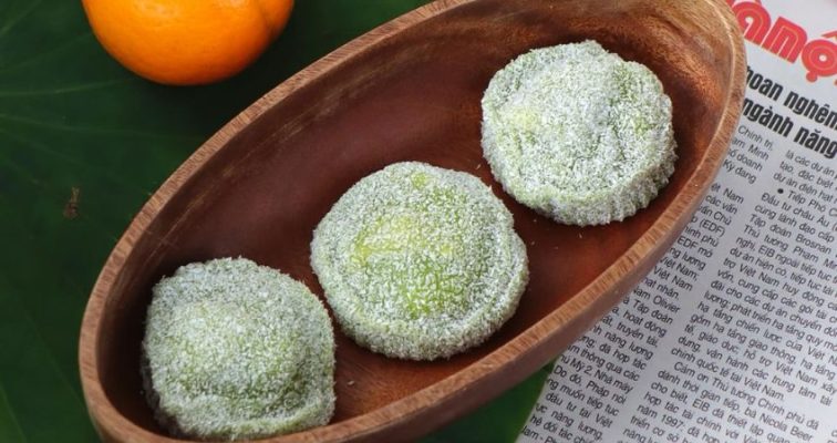 Bánh mochi cốm phủ thêm dừa nạo