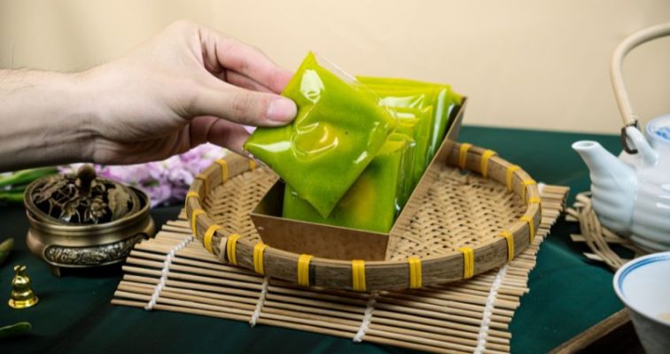 Bánh cốm là món ăn truyền thống xuất hiện từ hơn 100 năm trước