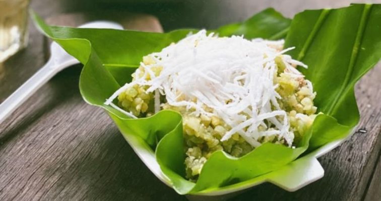 Thưởng thức xôi cốm vào buổi sáng