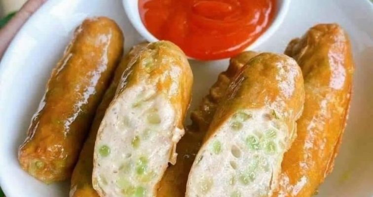 Xúc xích cốm chiên