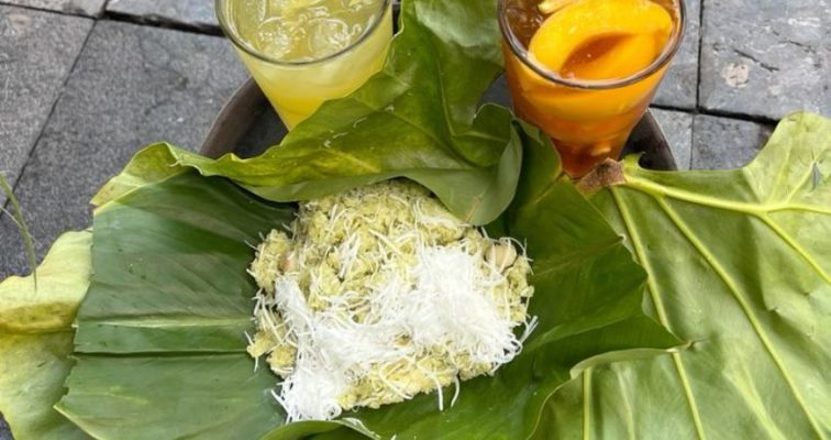 Thưởng thức xôi cốm vào buổi chiều