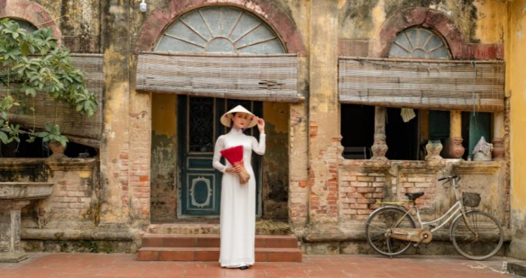 Áo dài truyền thống