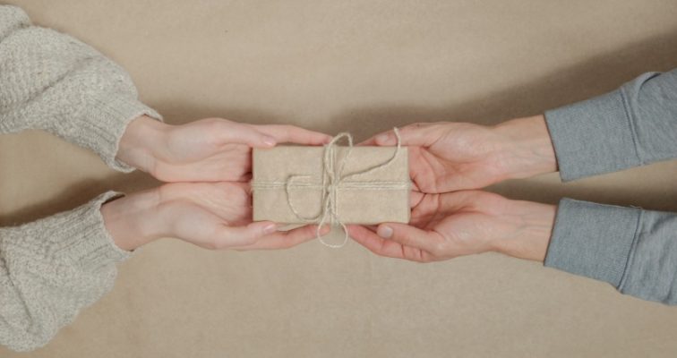 5+ Món Quà Tặng Đối Tác Khách Hàng Phù Hợp Với Số Lượng Lớn