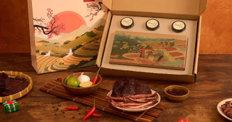 Ảnh hộp quà thịt lợn gác bếp nhà Đỗ Gia