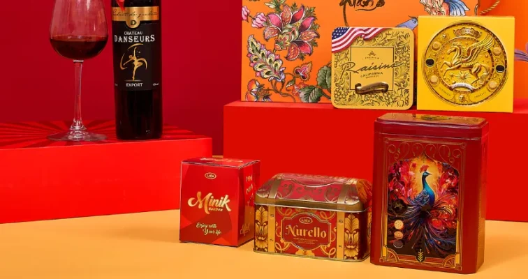 Hộp bánh kẹo trong set quà Thành Công nhà Đỗ Gia 2